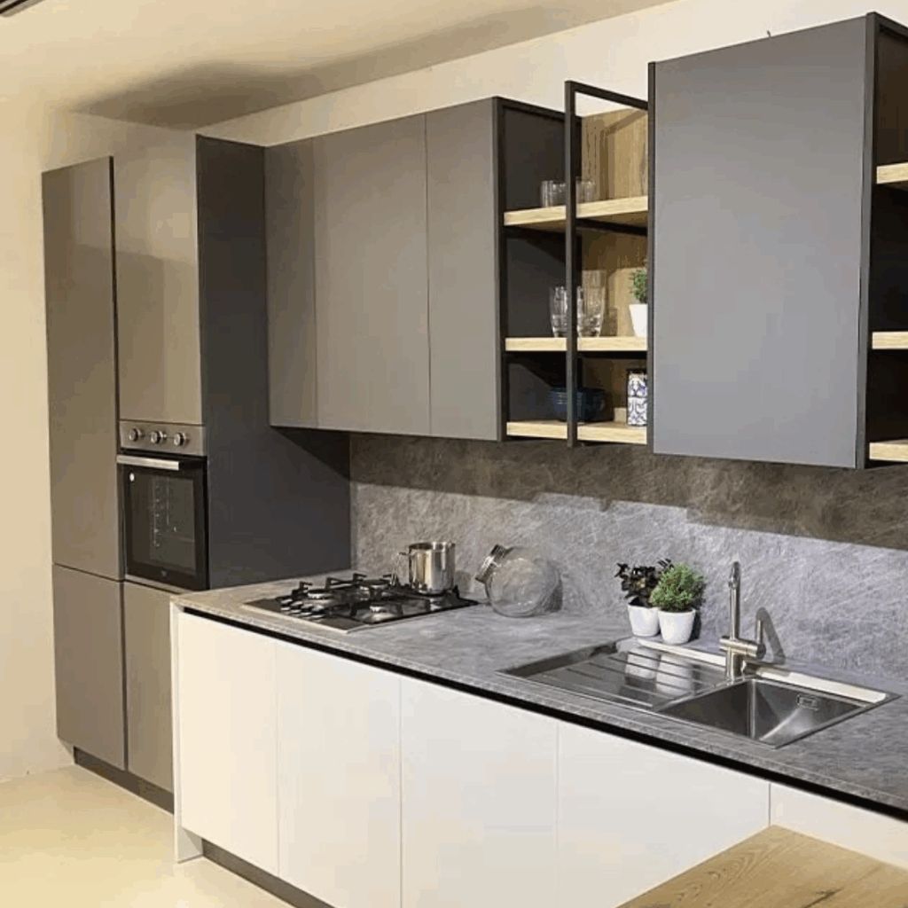 Cucina lineare moderna con piano snack (1)