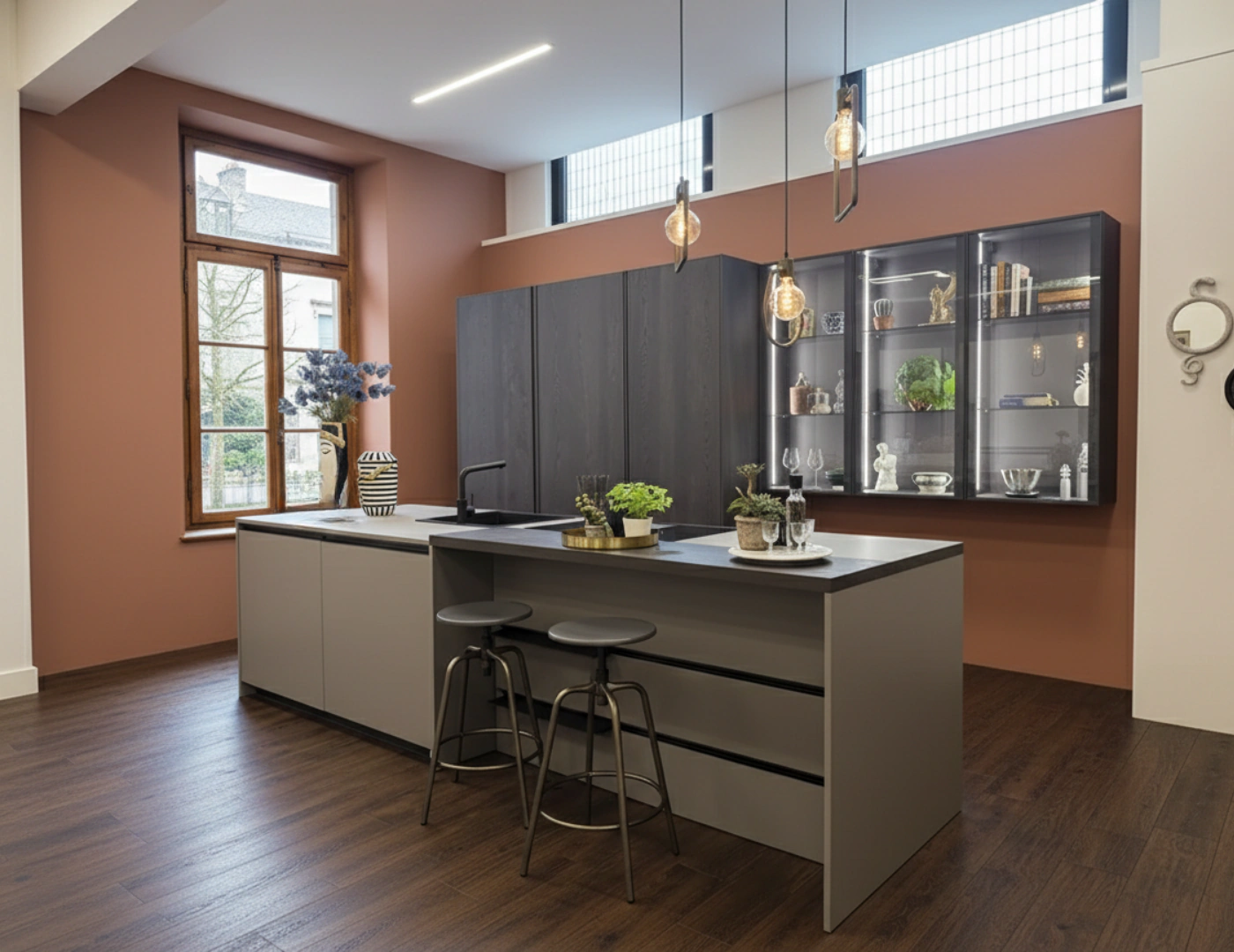Cucina moderna con isola centrale e pensili scuri in laminato vista 2