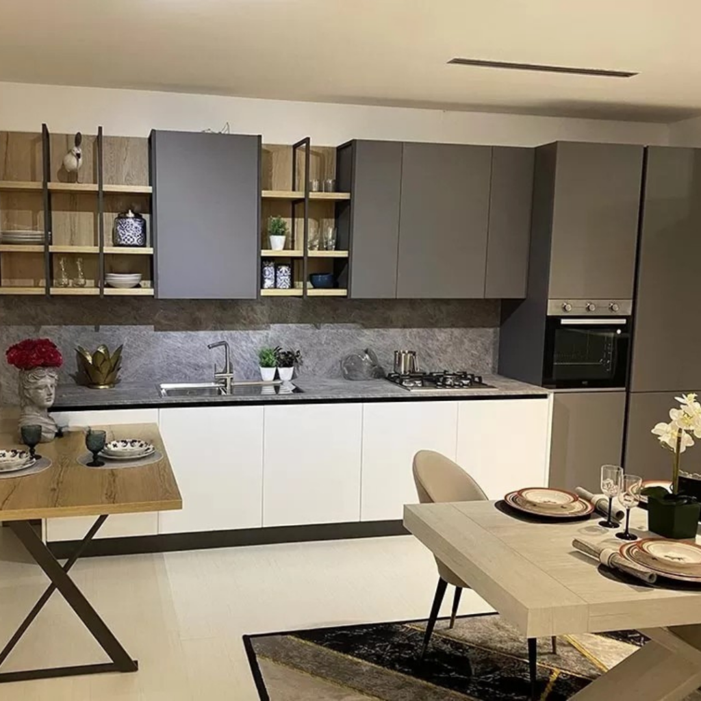 Cucina-lineare-moderna-con-piano-snack-