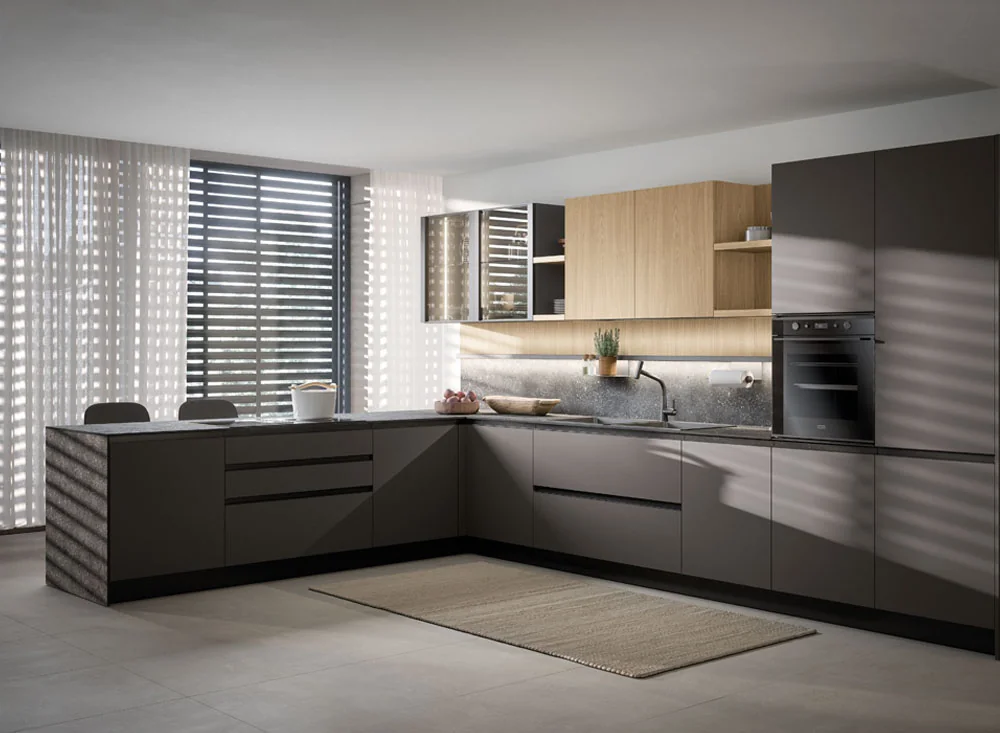 Cucina moderna da esposizione antracite e legno con composizione angolare